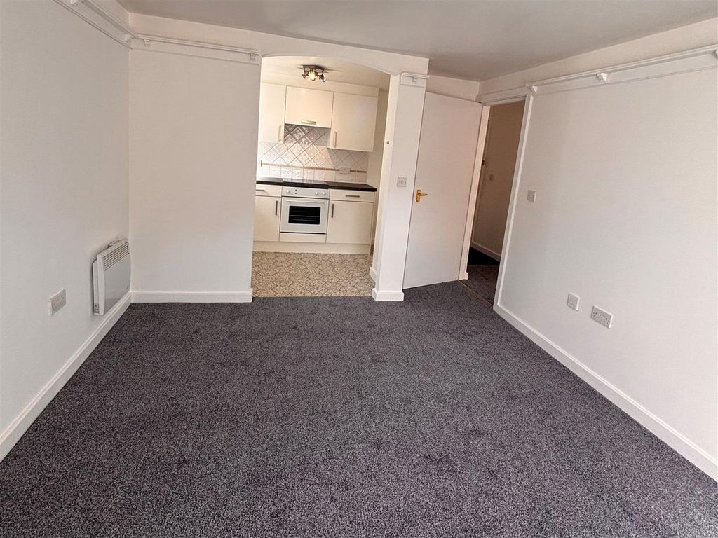 Property photo 2 of 10 Lounge.Jpg