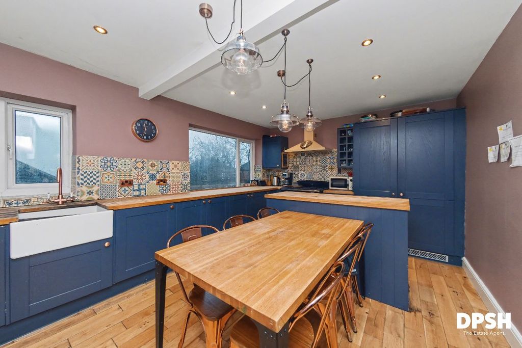 Property photo 2 of 25