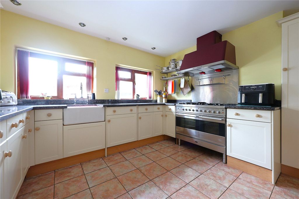 Property photo 3 of 23 Picture No. 14