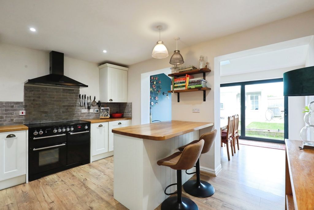 Property photo 2 of 18 Pbox-Img.Jpg