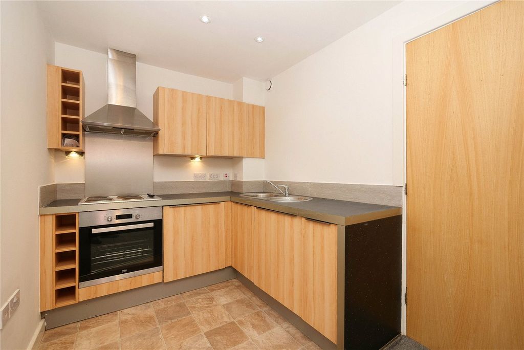 Property photo 3 of 8 Picture No. 06