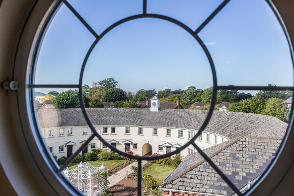 Property photo 2 of 9 Picture No. 18