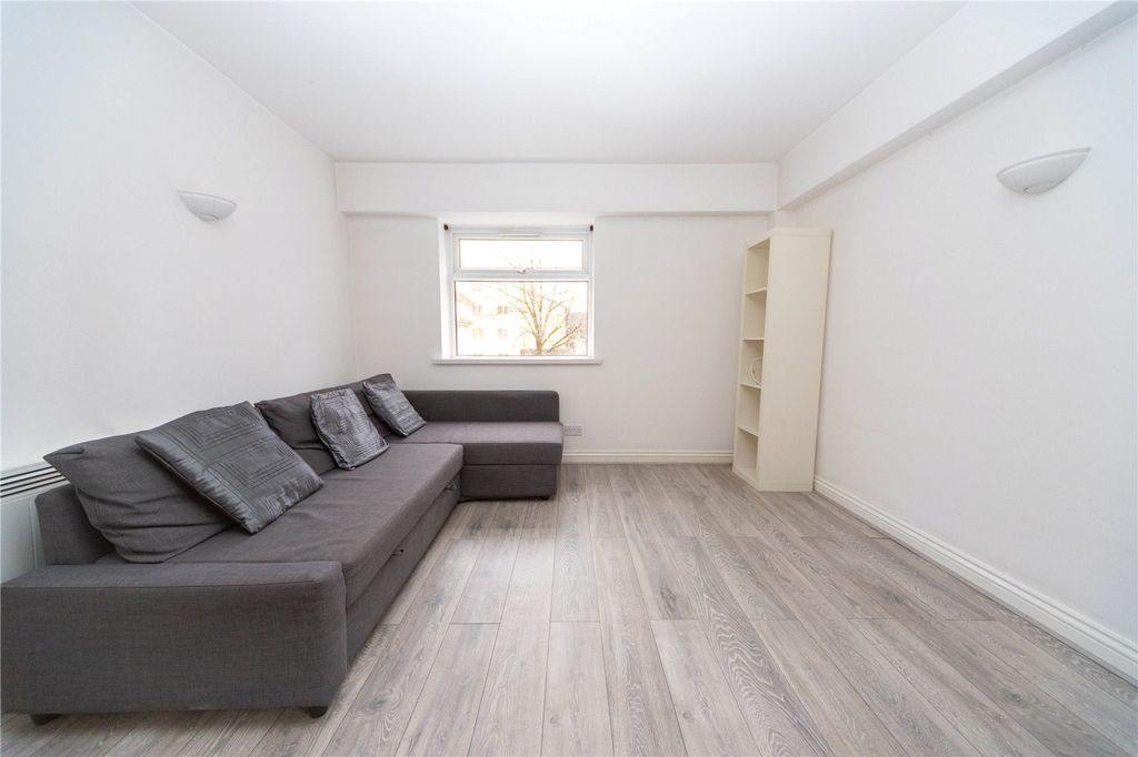 Property photo 2 of 11 Picture No. 17