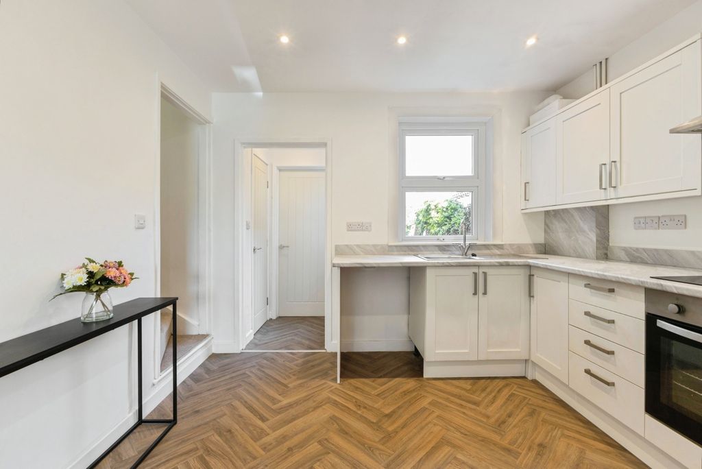 Property photo 3 of 16 Photo