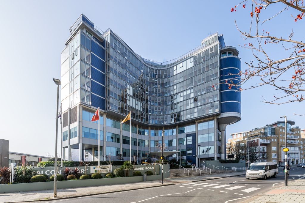 Property photo 1 of 9 Flat 903 Falcon W...