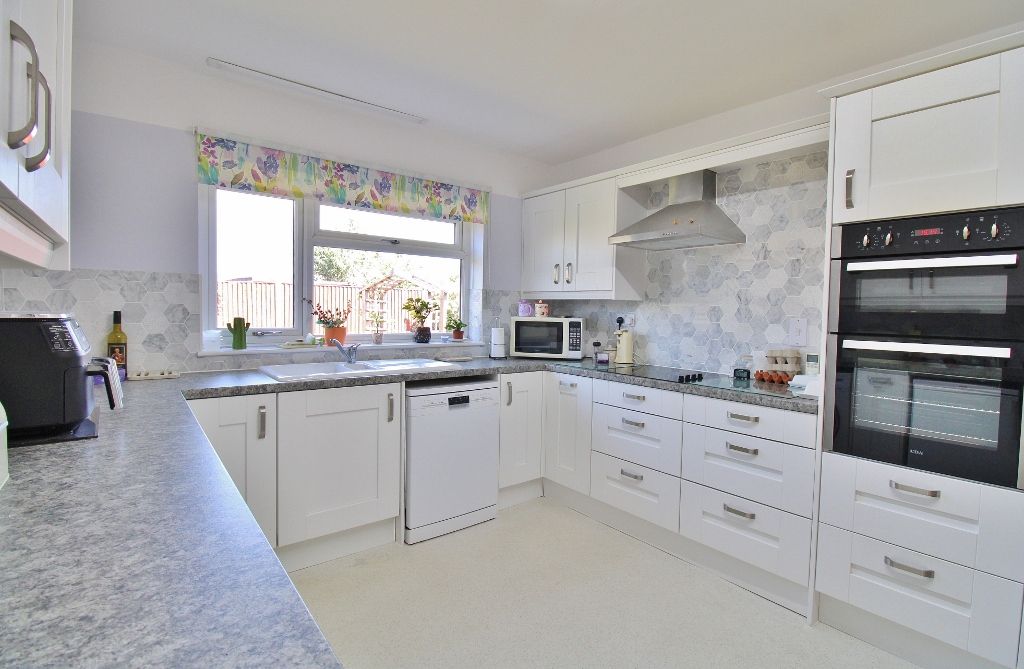 Property photo 2 of 31