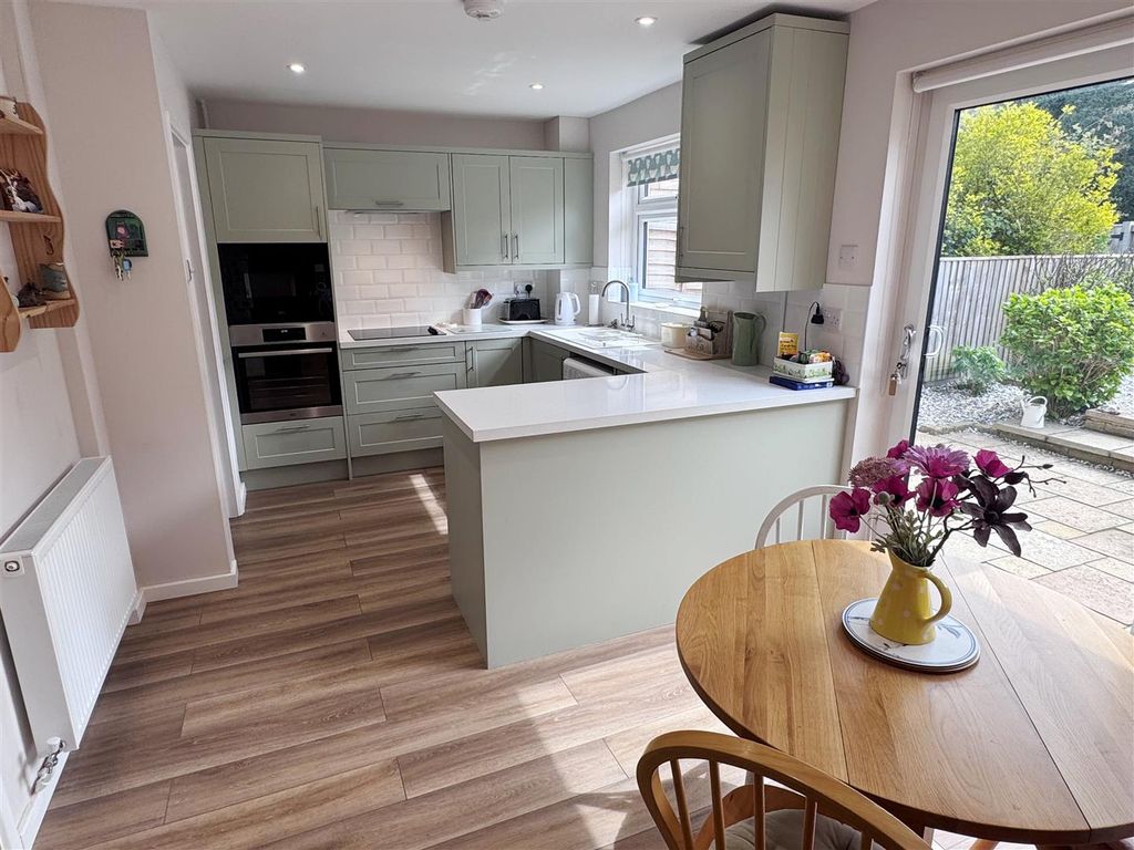 Property photo 3 of 18 Kitchen 1.5.Jpg