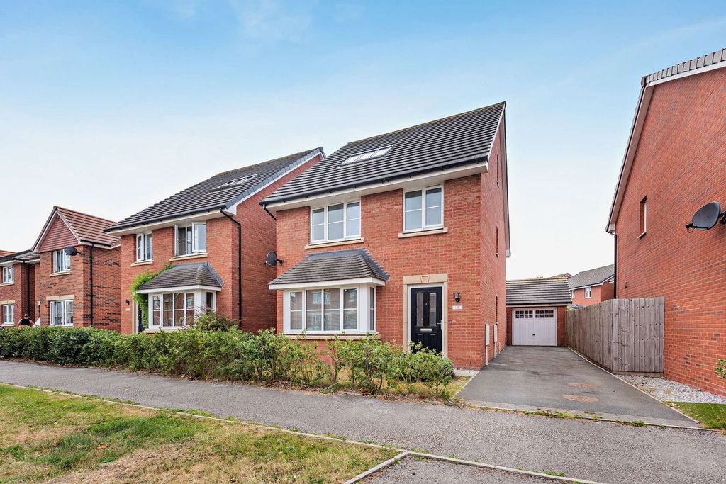 Property photo 1 of 32