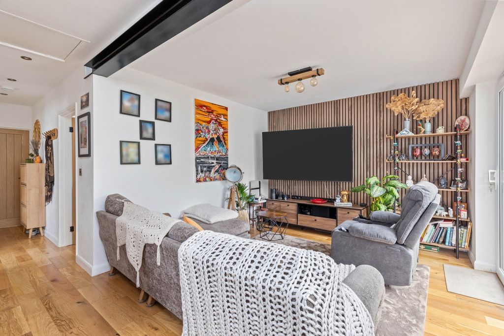 Property photo 3 of 14 4980553