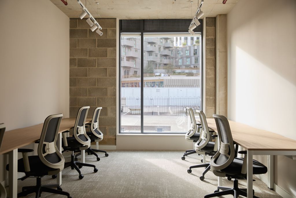 Property photo 3 of 11 7 Person Private Office