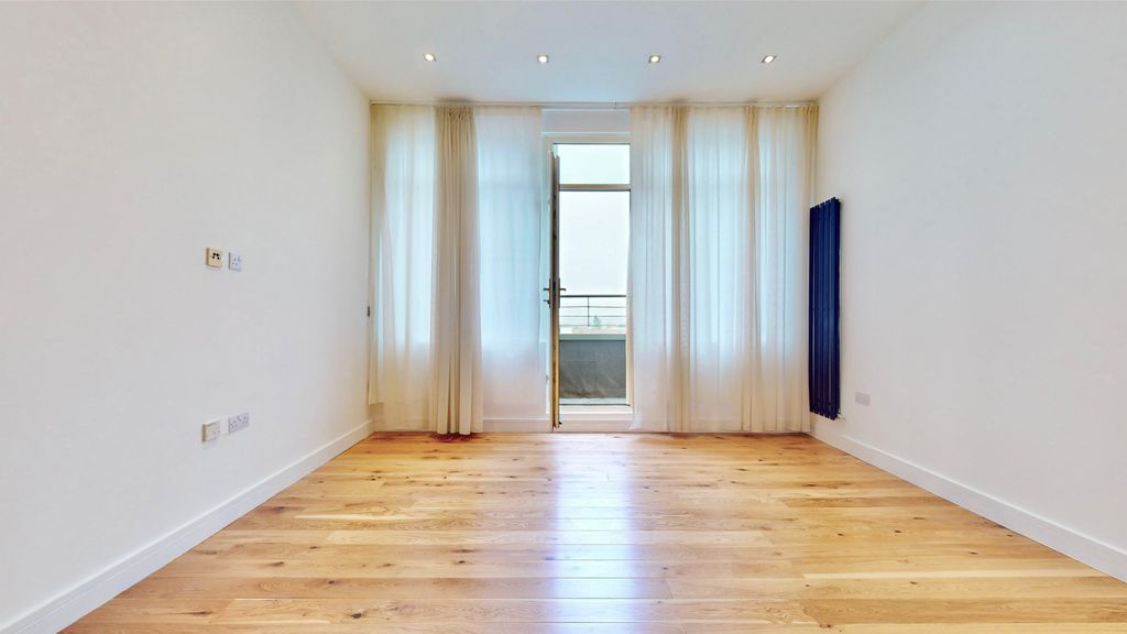 Property photo 3 of 25