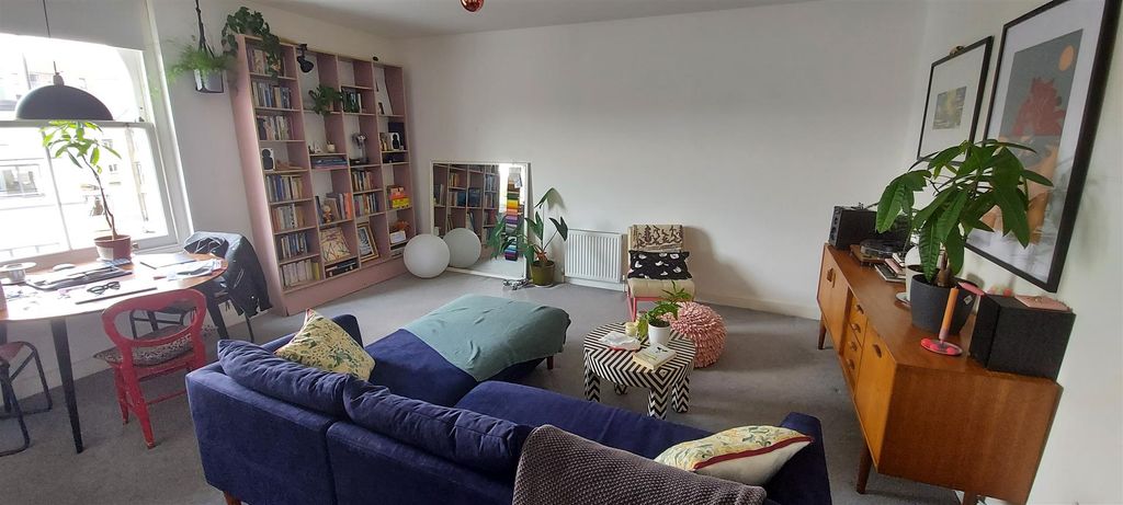 Property photo 3 of 7 Main Image