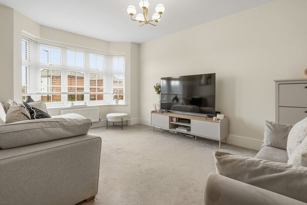 Property photo 3 of 44