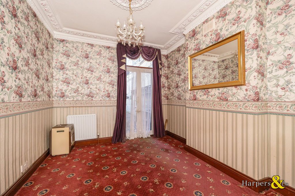 Property photo 3 of 16 Photo 9