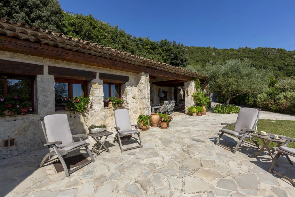 Property photo 3 of 32