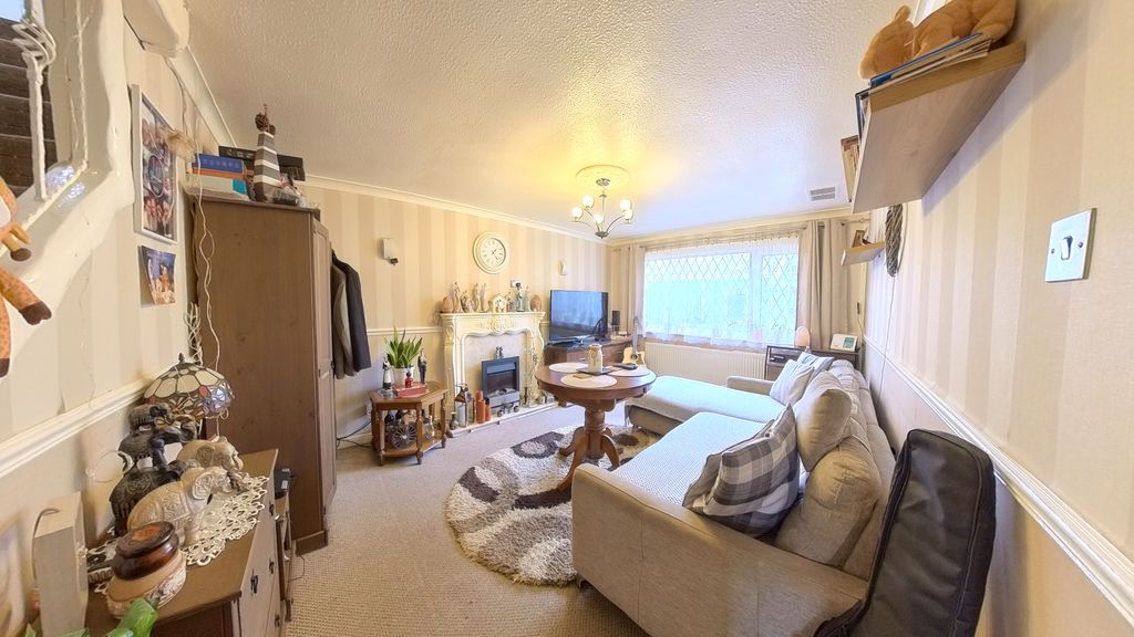 Property photo 2 of 27