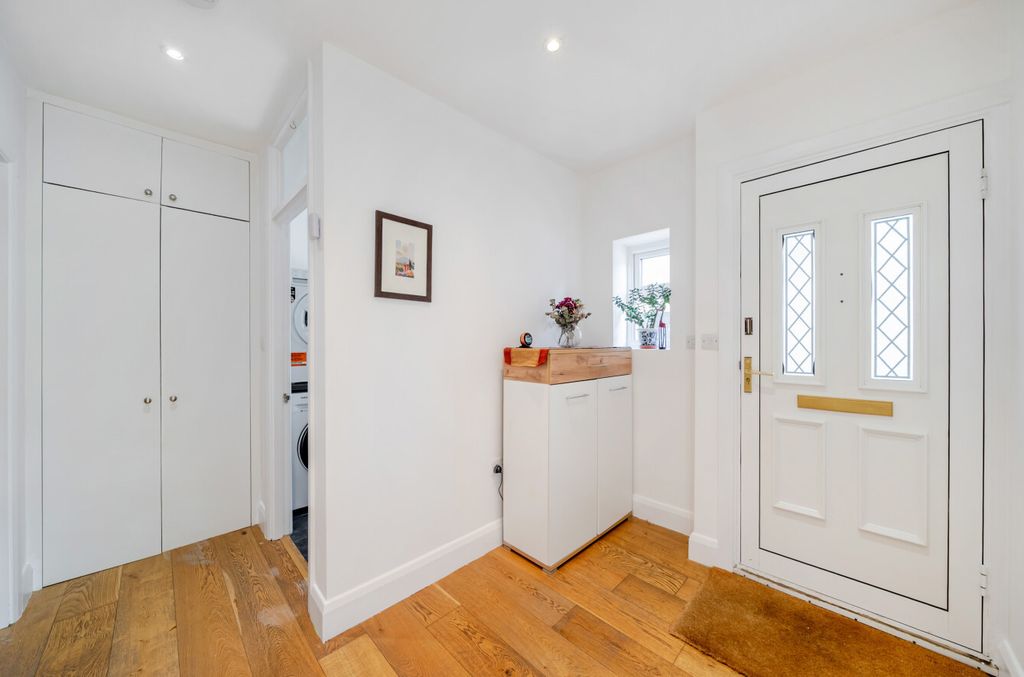 Property photo 2 of 20 1448670-11-69E8F2...