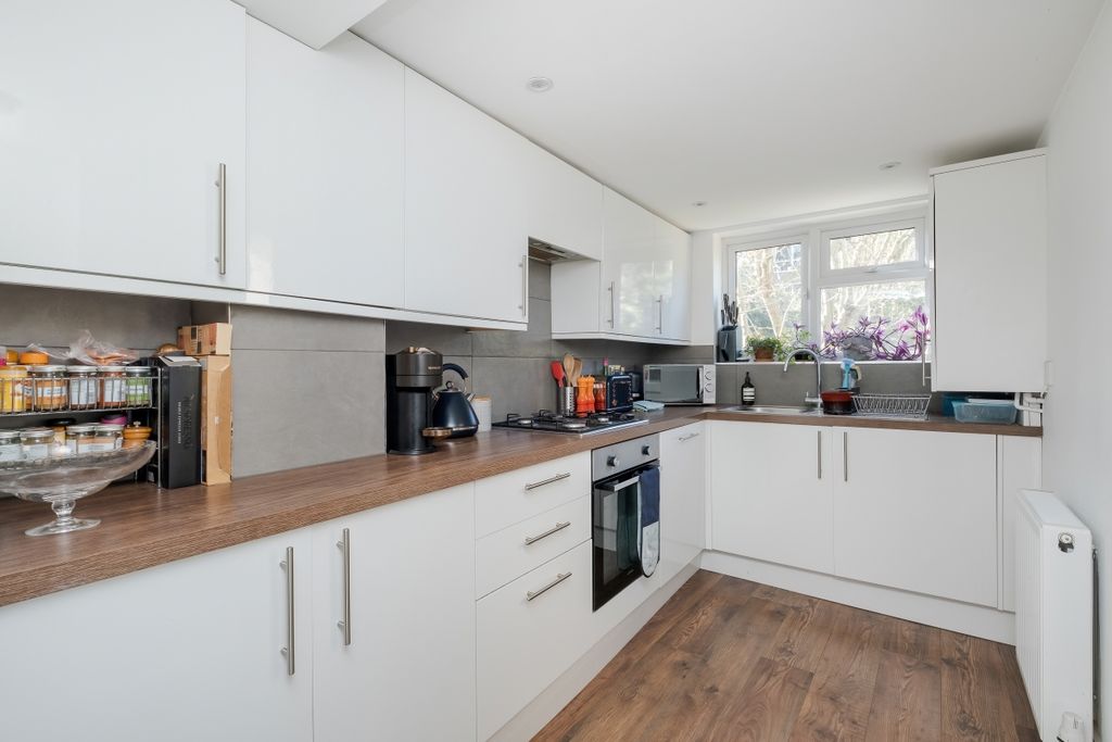 Property photo 3 of 13 Mildmay Road