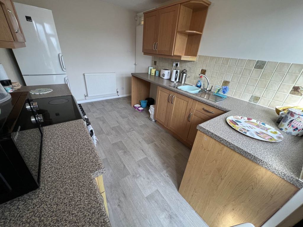 Property photo 2 of 10 Kitchen