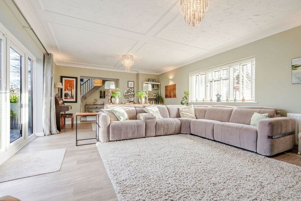 Property photo 2 of 31