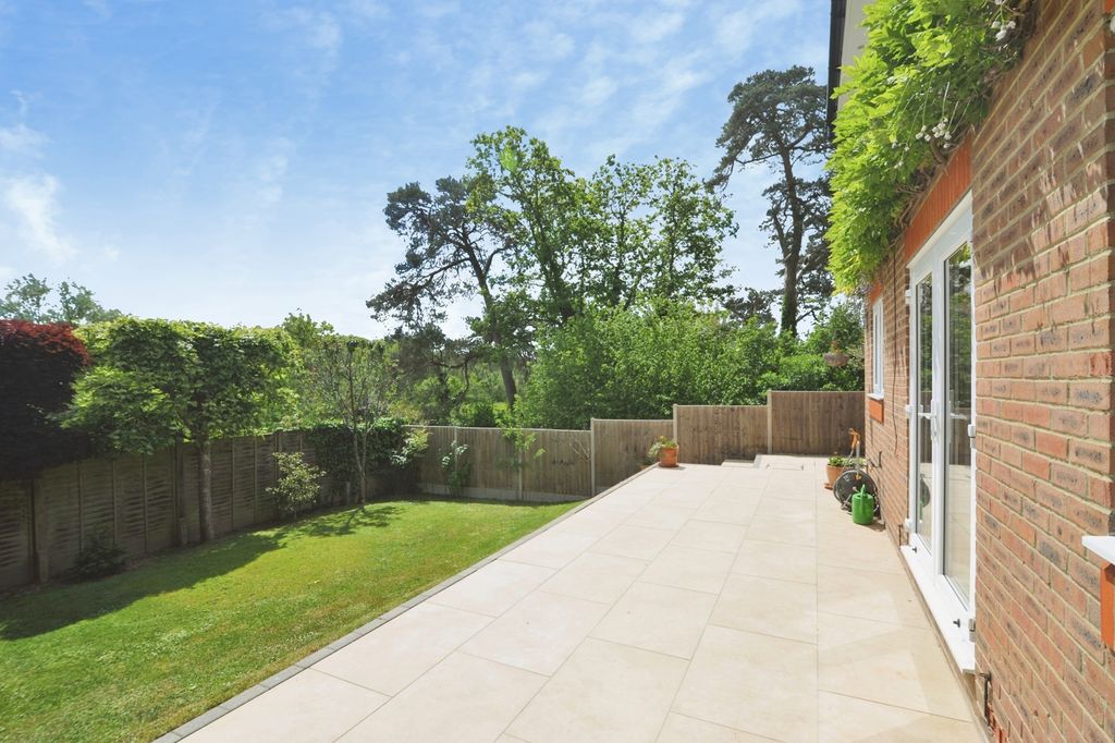 Property photo 3 of 15 Patio & Garden