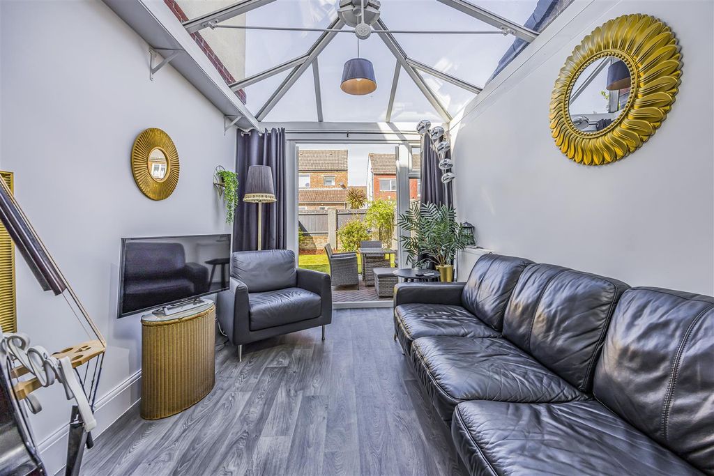 Property photo 2 of 16 85 Vernon Road, Copnor, Portsmouth-Porticomarketin