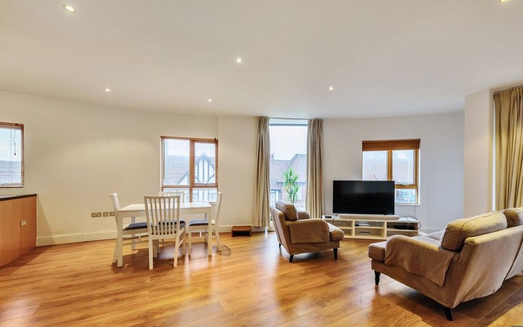 Property photo 2 of 18 Aebf38F2-49d7-4Ad6-824d-3999040241A0