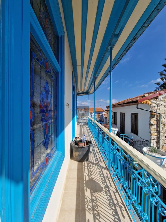 Property photo 3 of 49