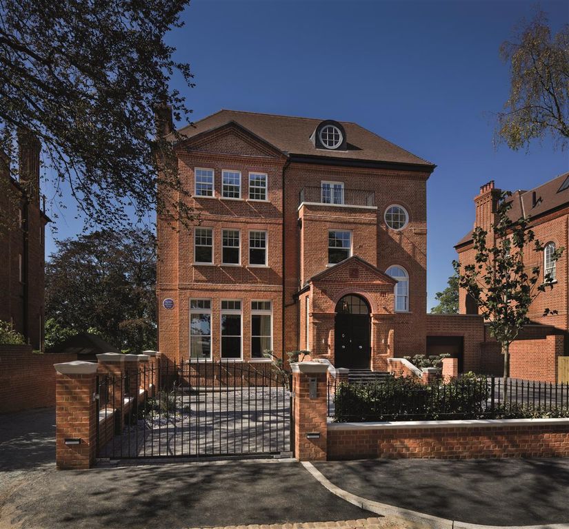 Property photo 1 of 30 16 Bishopswood Road (2).Jpg
