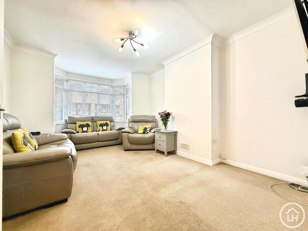 Property photo 2 of 22 Lounge