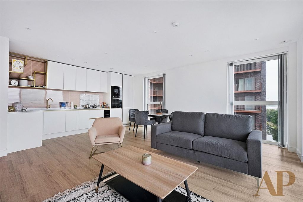 Property photo 3 of 18