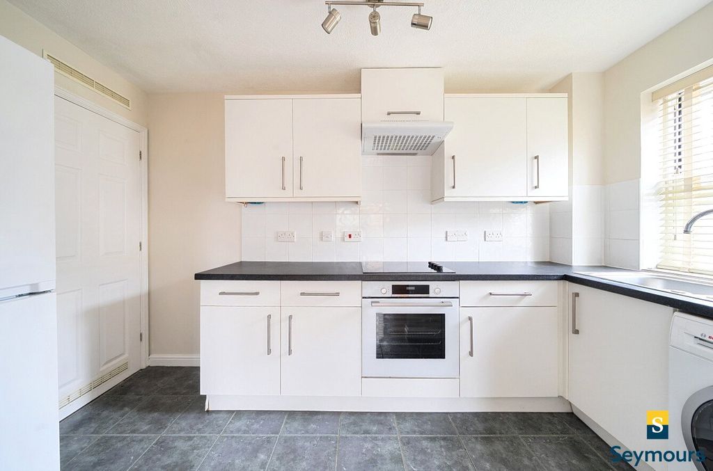 Property photo 3 of 15 Kitchen