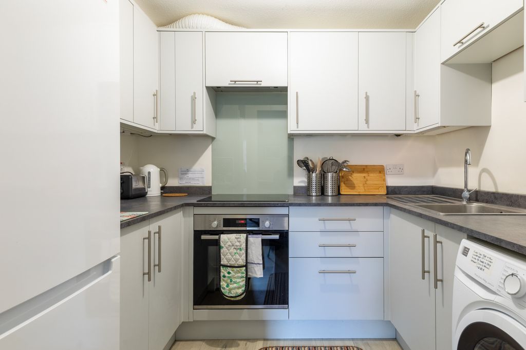 Property photo 2 of 27