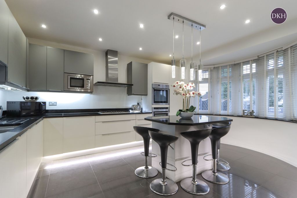 Property photo 2 of 18 Picture No. 10