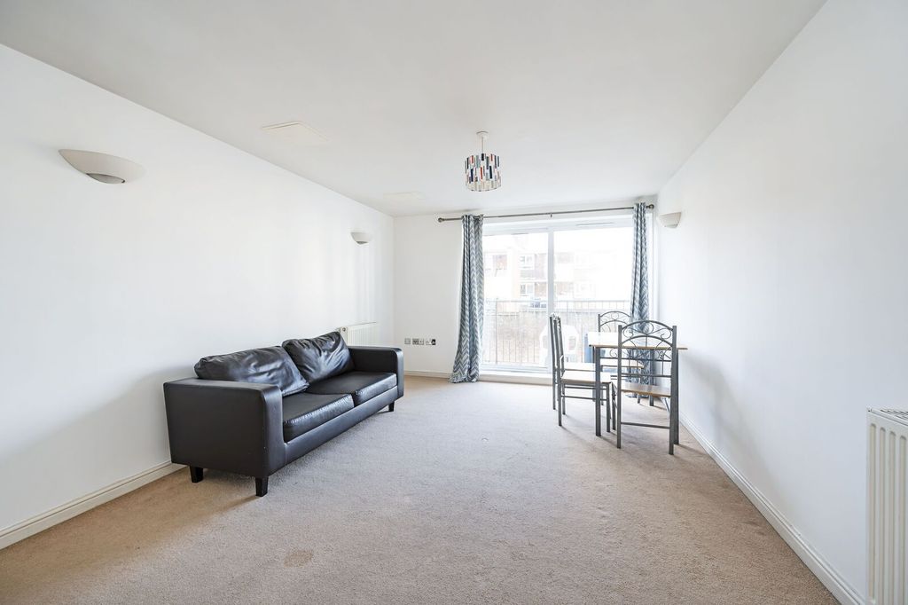 Property photo 2 of 9