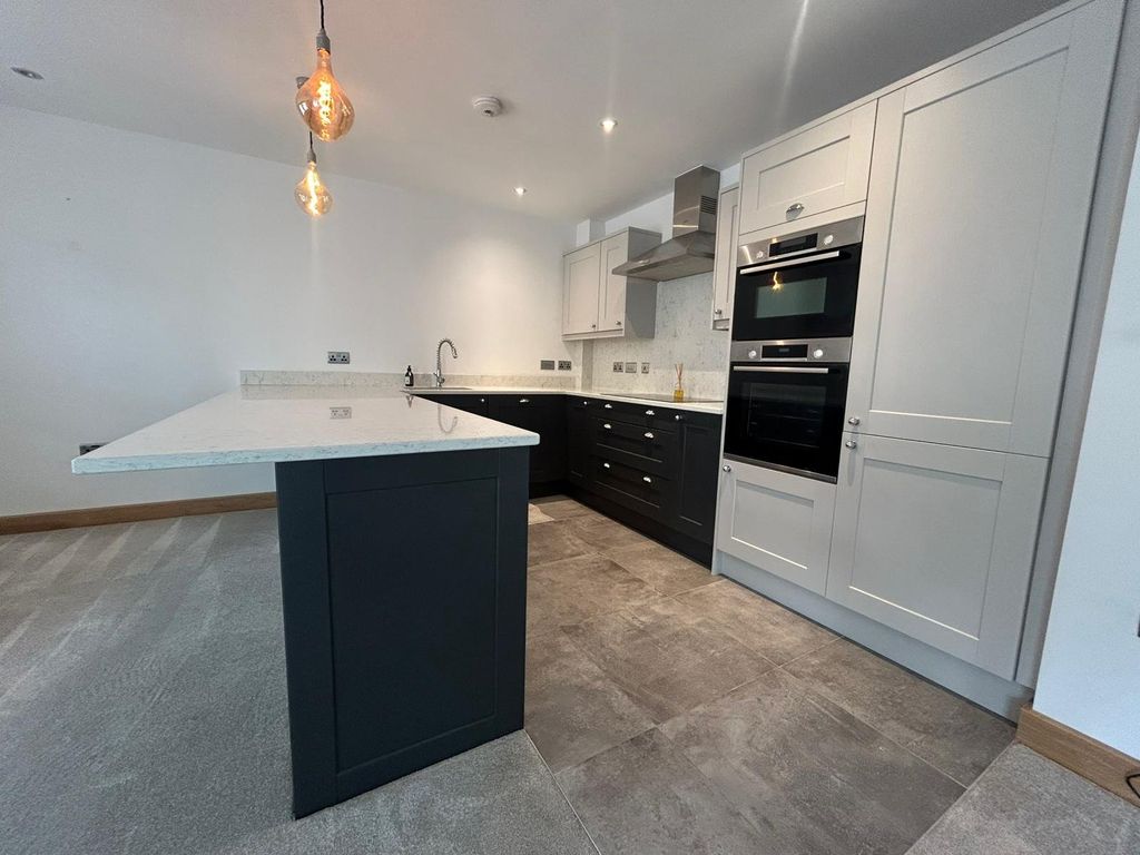 Property photo 2 of 17 Picture No. 36