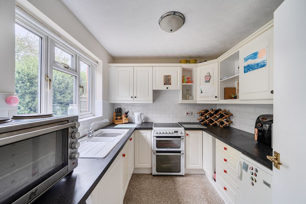 Property photo 3 of 14 15296408