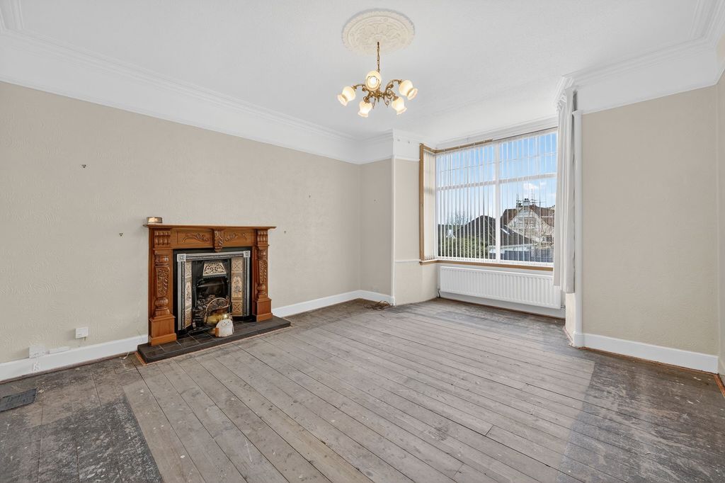 Property photo 2 of 27