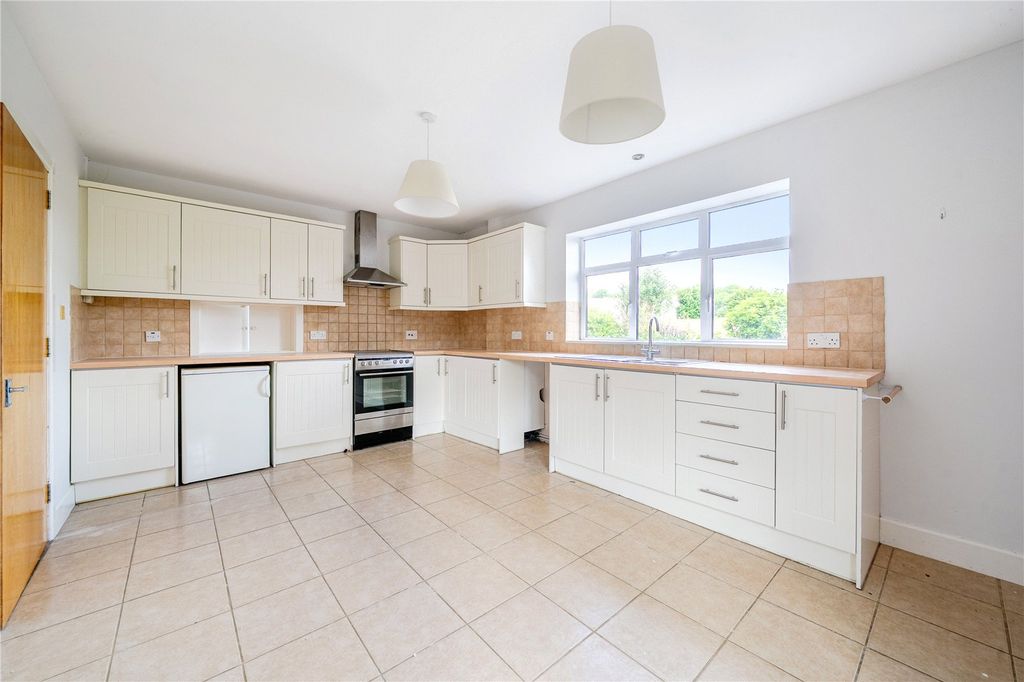 Property photo 2 of 11 Kitchen