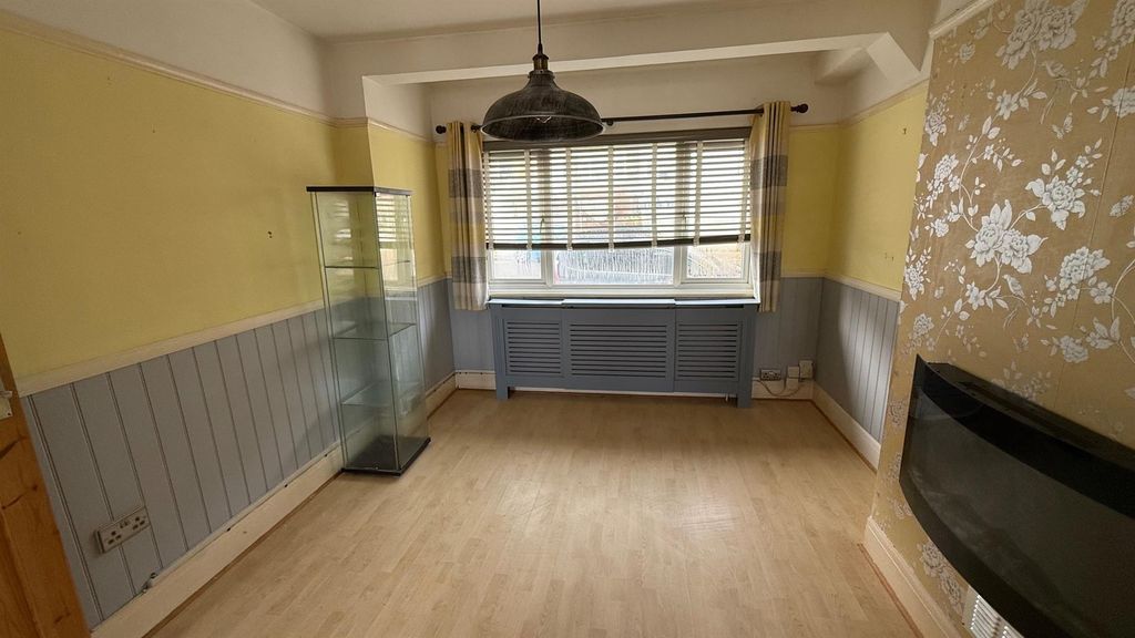 Property photo 3 of 14 Kitchen/Living Room