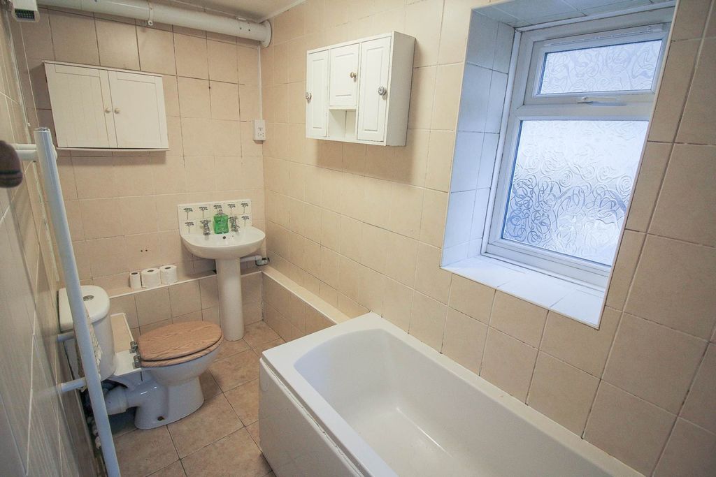 Additional image 10 of 2 bed flat for saleLower Church Road, Weston-Super-Mare BS23