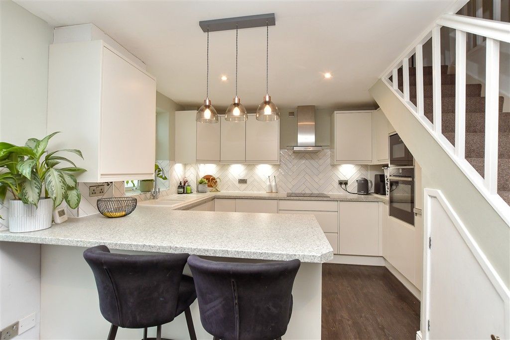 Property photo 3 of 11 Kitchen/Breakfast Area