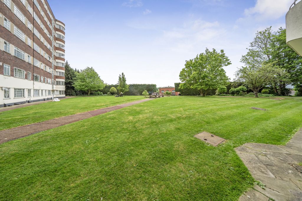 Property photo 3 of 12 5