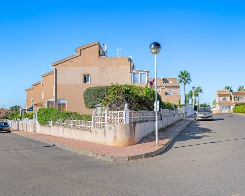 Property photo 2 of 42