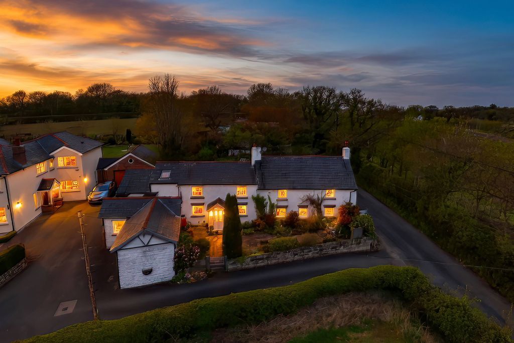 Property photo 2 of 35