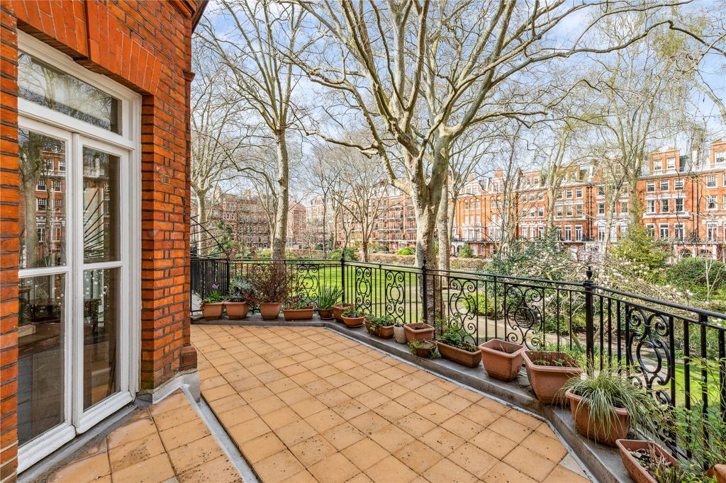 Property photo 3 of 16 Terrace