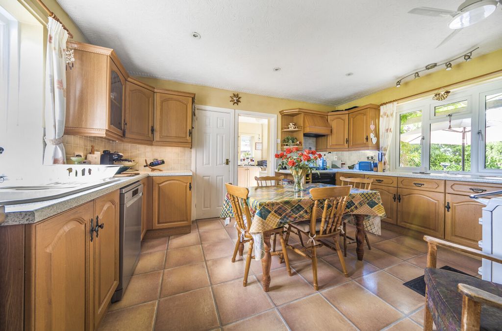 Property photo 3 of 23 Kitchen