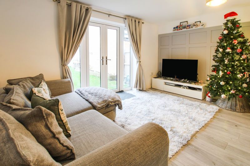 Property photo 3 of 11 Living Room