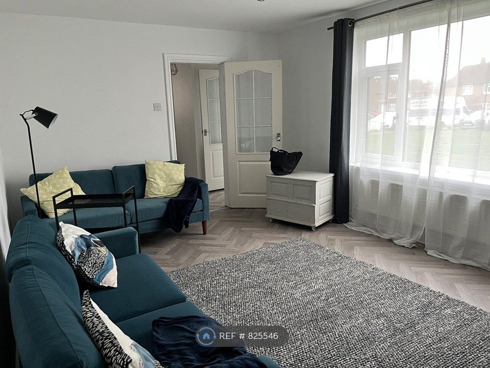 Property photo 1 of 8 Large Lounge