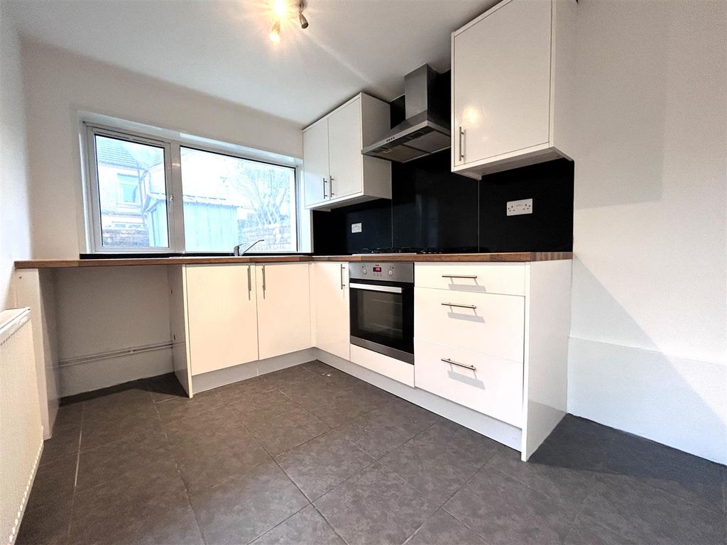 Property photo 1 of 8 Kitchen
